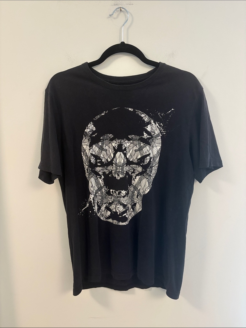 Black Skull Graphic T-Shirt Size M
